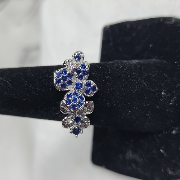 🎄NWOT STERLING SILVER FLORAL RING🎄 - Picture 1 of 6